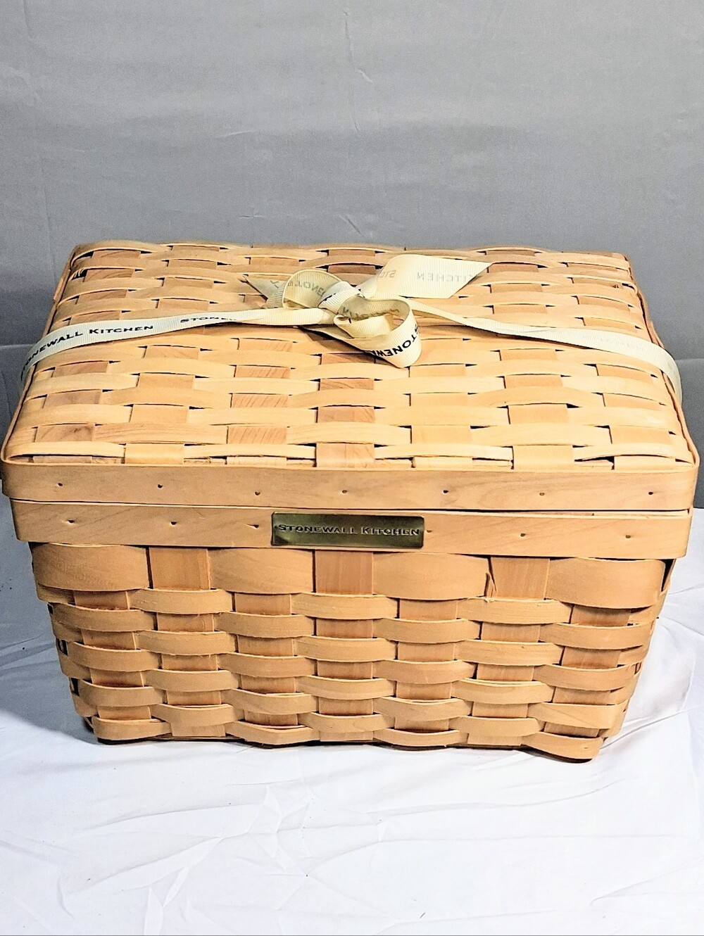 Stonewall Kitchen Small Handwoven Wood Strip Basket with Hay and Matching Lid